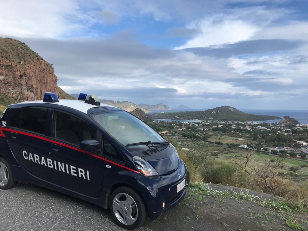 SBARCA SULL'ISOLA DI VULCANO CON LA COCAINA, UN UOMO ARRESTATO DAI CARABINIERI. 2 CC VULCANO