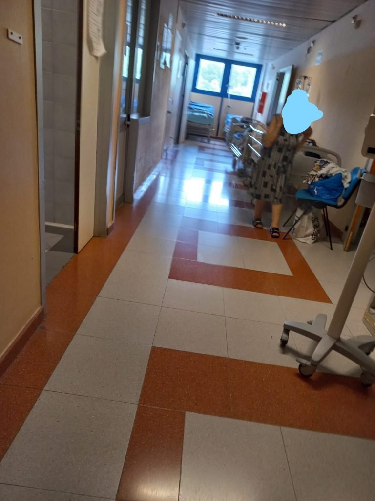 Agrigento, Pullara (ARS) fotografa lo scenario del pronto soccorso: Mancano personale e attrezzature, pazienti su una sedia per oltre 30 ore. 4 Inkedpo ag 6 LI