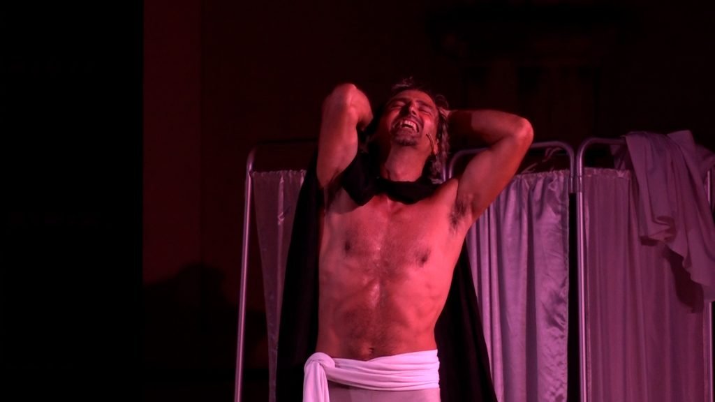 Sequenza 01.01 27 14 16.Immagine010