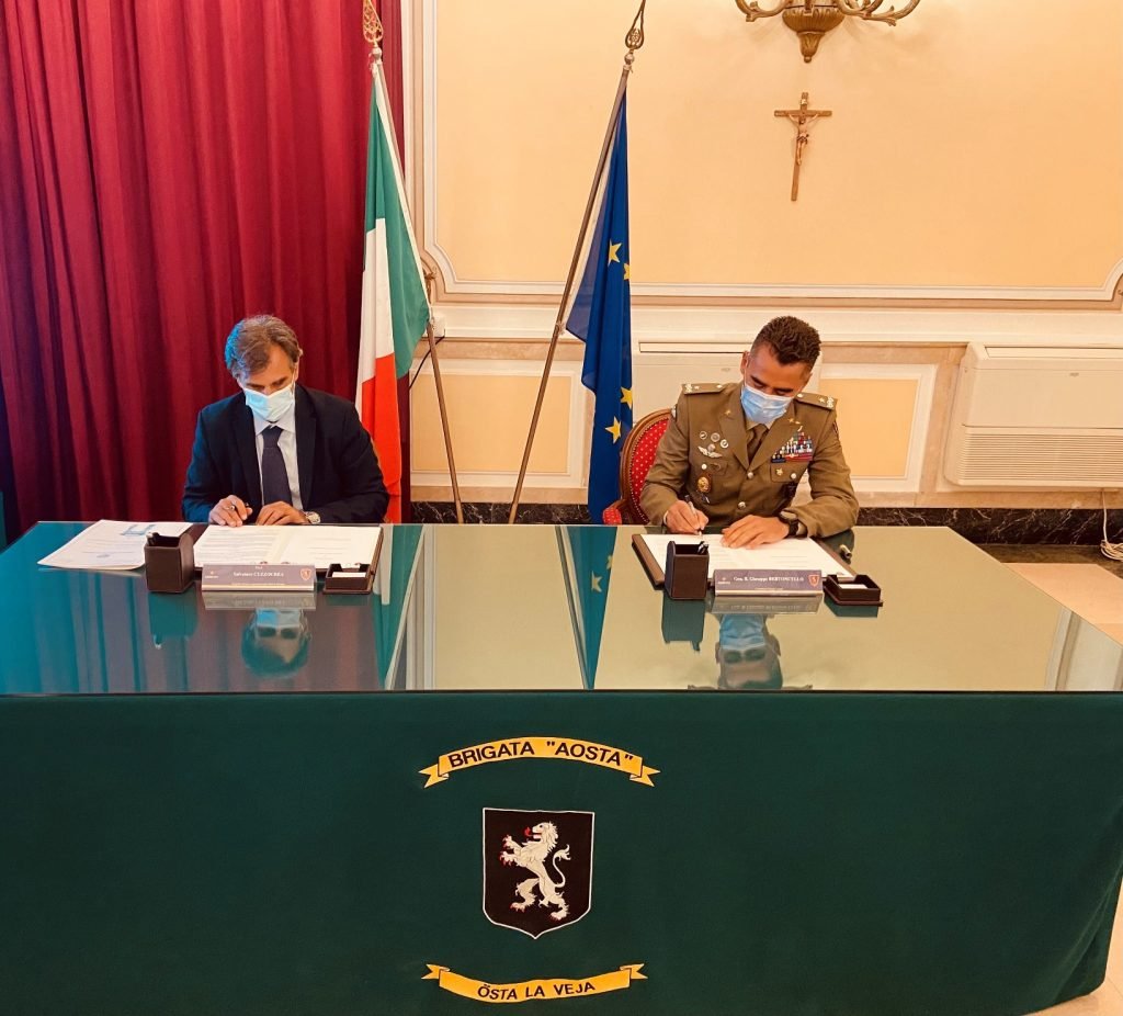 1. Il Rettore dellUniversita di Messina e il Comandante della Brigata Aosta sottoscrivono lAccordo