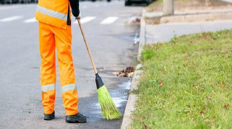Uno maggio: Messinaservizi, raccolta e spazzamento regolare 2 Spazzamento