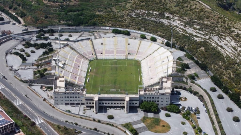 Verso la conclusione i lavori al "Franco Scoglio". Palarescifina con agibilità da 1800 posti 2 campo stadio2