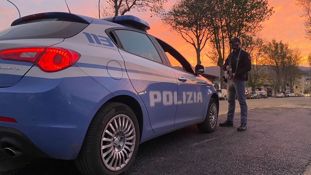 MESSINA GIOSTRA, NON SI FERMANO ALL’ALT DELLA VOLANTE. LA POLIZIA DI STATO ARRESTA DUE MESSINESI 3 Volante Polizia
