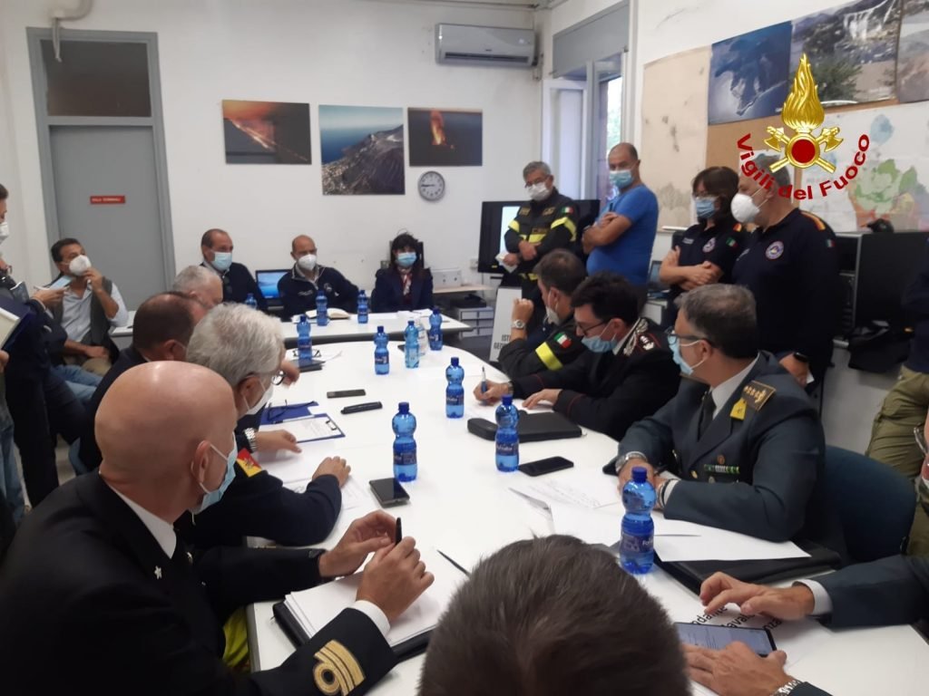 Isola di Vulcano: riunione plenaria presso la sede INGV per il monitoraggio del cratere e delle emissioni 3 512EE186 5509 46ED 8BB4 F6EDB1E34394