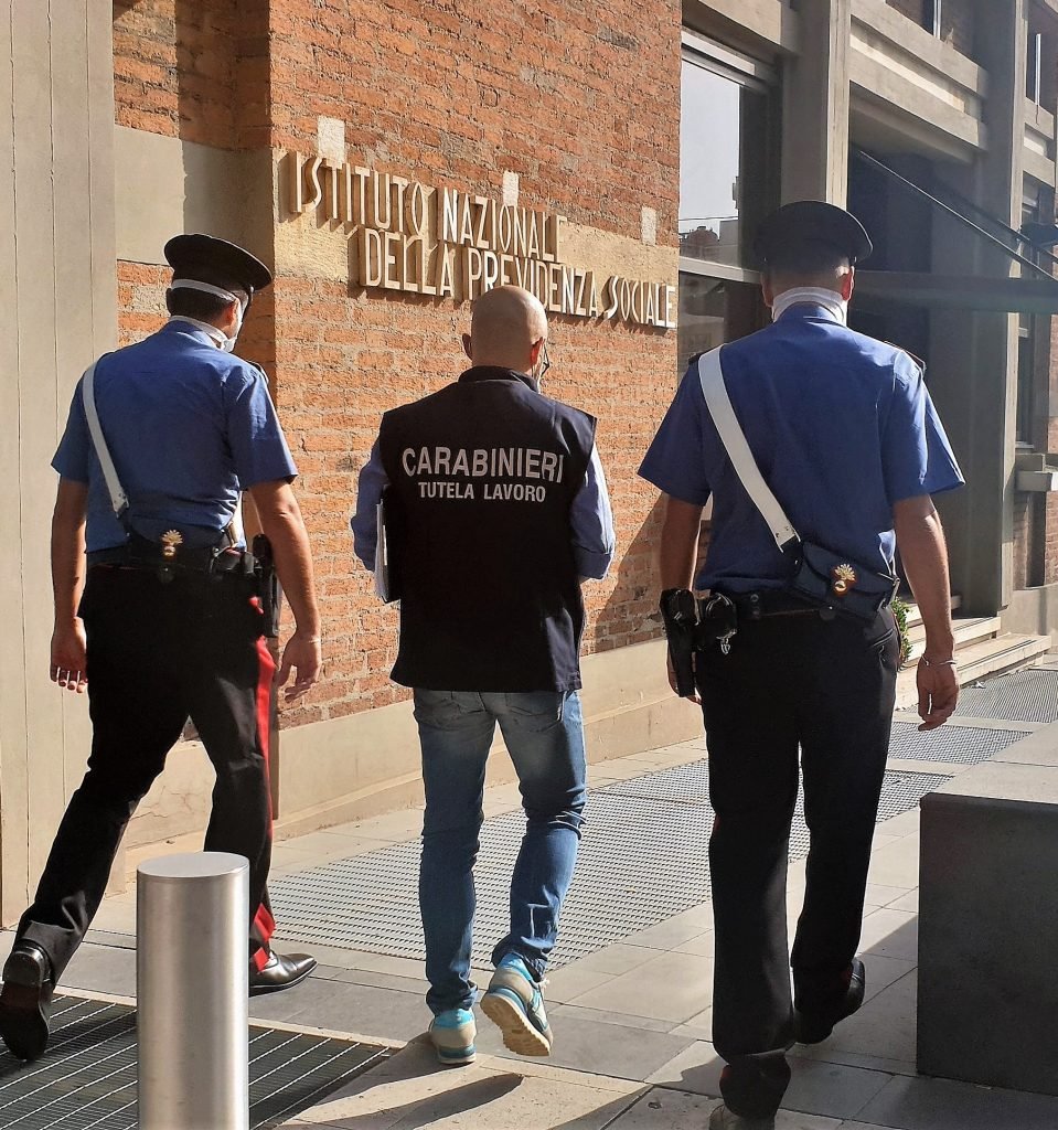 foto Carabinieri reddito cittadinanza