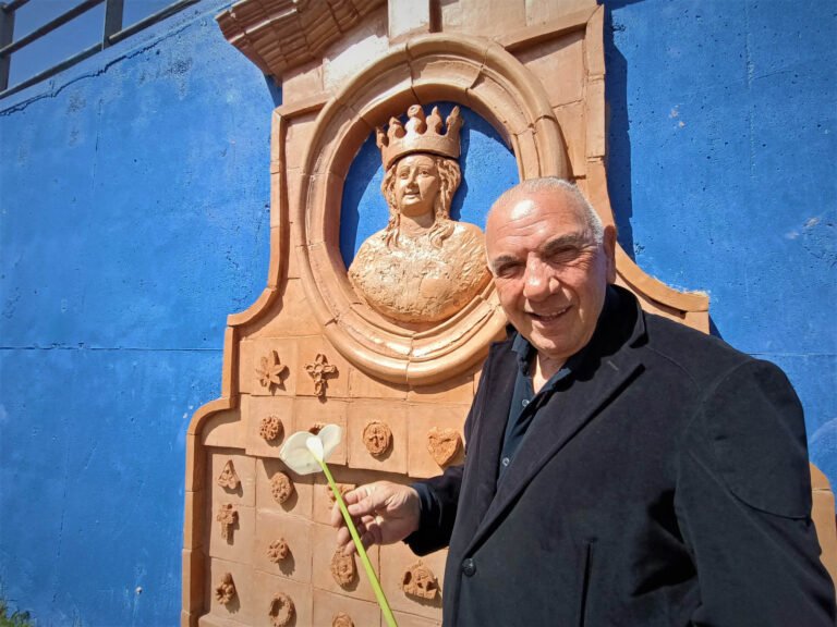 «AGATA SORRIDE A LIBRINO GRAZIE ALLA DEVOZIONE DELLA SUA COMUNITÀ» installazioni monumentali della Porta delle Farfalle volute dal mecenate Antonio Presti