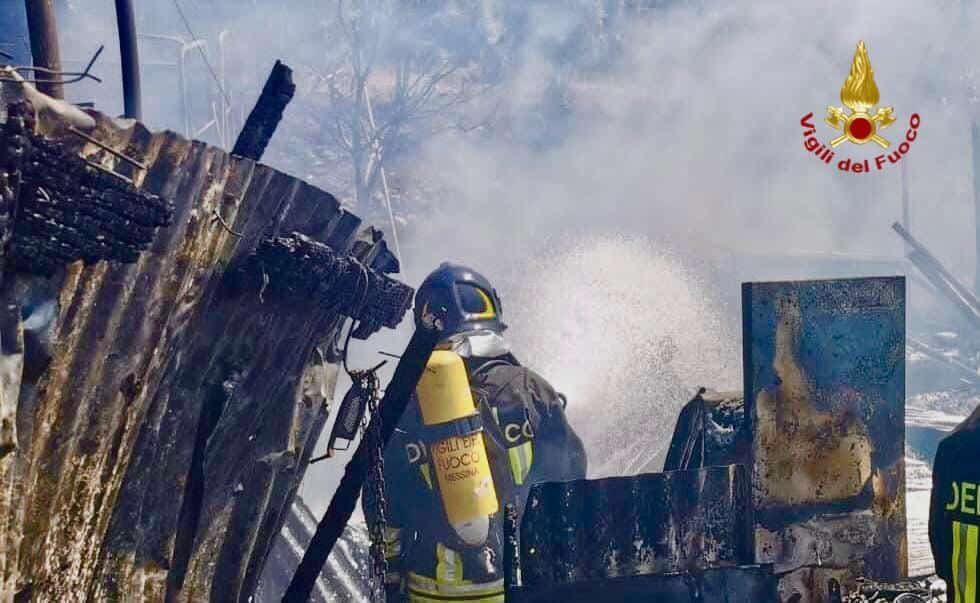 Video - Incendio in una stalla in via Bisognano 2 1000115756