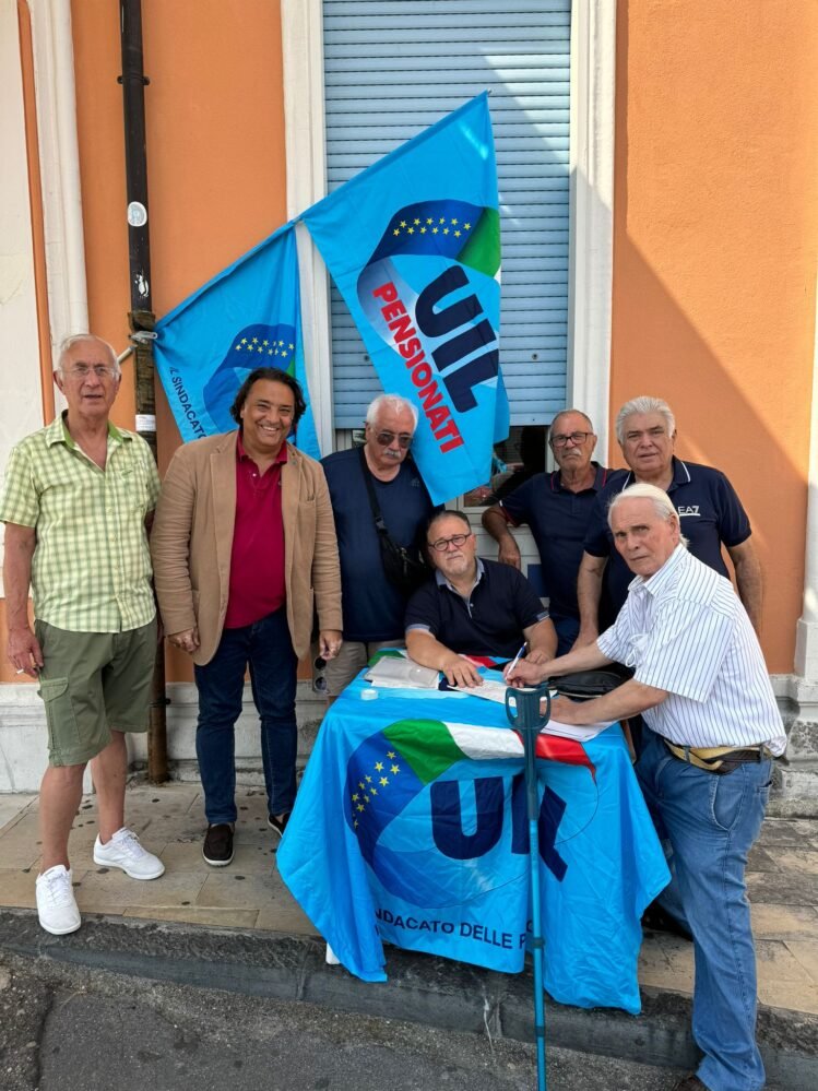 Raccolta firme della Uil Messina presso l’ospedale Piemonte referendum abrogativo norme Autonomia differenziata 1 IMG 20240725 WA0018