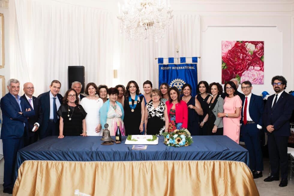 PASSAGGIO DEL COLLARE NEL ROTARY REGGIO CALABRIA EST 1 Rotary RC Est 3