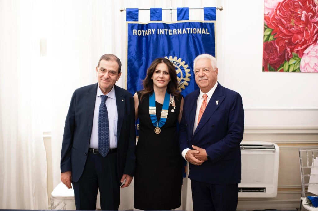 PASSAGGIO DEL COLLARE NEL ROTARY REGGIO CALABRIA EST 3 Rotary RC Est 8
