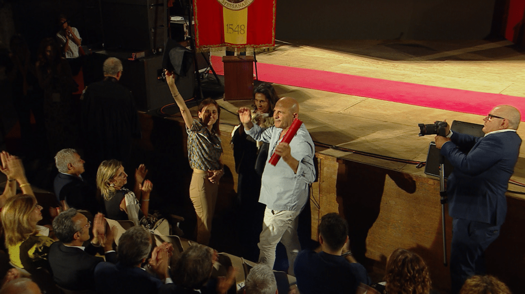 Cerimonia di Consegna dei Diplomi di Laurea, la Rettrice annuncia l’intitolazione del Cortile del Rettorato a Lorena Quaranta 3 Screenshot 2024 07 24 alle 09.26.06