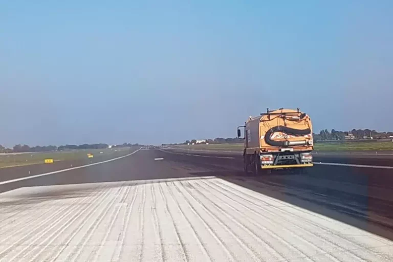 Caos voli ed emergenza Etna, l'asse Roma-Sicilia accelera: «Nuovo scalo ad Agrigento». E intanto riprende quota l'Aeroporto del Mela