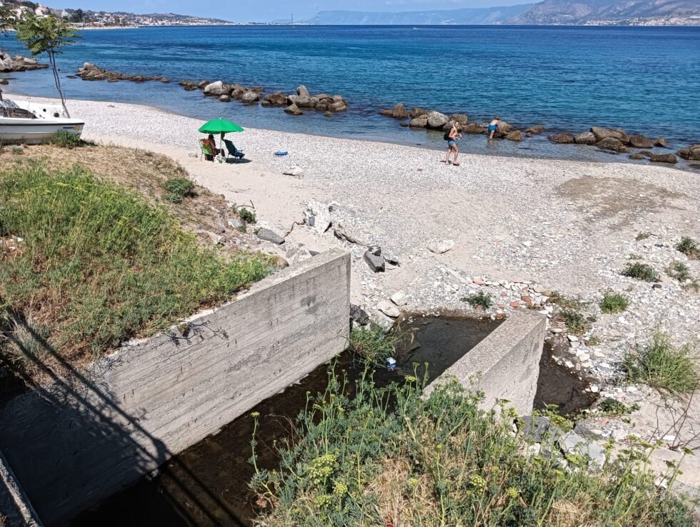 Messina, Contemplazione: arriva l'ordinanza divieto di balneazione, e la foto spiega perché 1 contemplazione