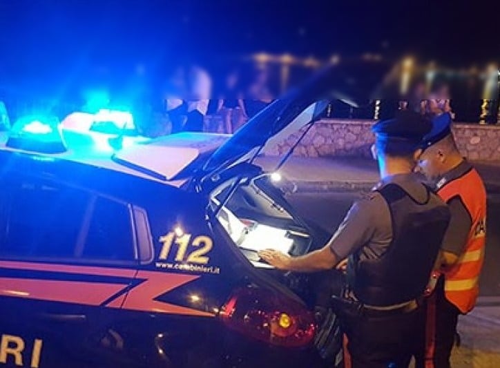 TAORMINA (ME): SORPRESI A RUBARE PARTI MECCANICHE E DI CARROZZERIA NEL DEPOSITO COMUNALE. ARRESTATI DAI CARABINIERI. 2 foto coordinato taormina 1