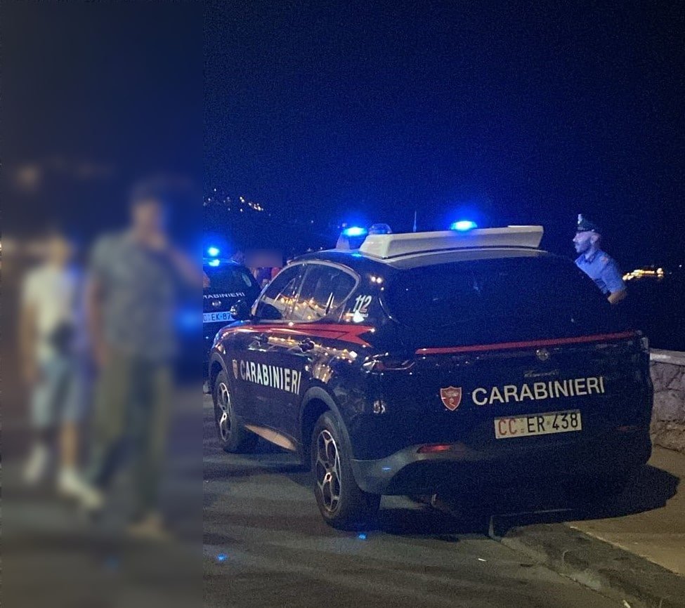 Taormina - Carabinieri. 4 denunce e 2 persone segnalate quali assuntrici di droghe. Controllate tre attività commerciali di ristorazione. 1 foto coordinato taormina 2