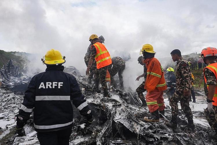 VIDEO - Nepal, incidente aereo a Kathmandu: almeno 22 morti durante decollo 1 nepal incidente aereo afp