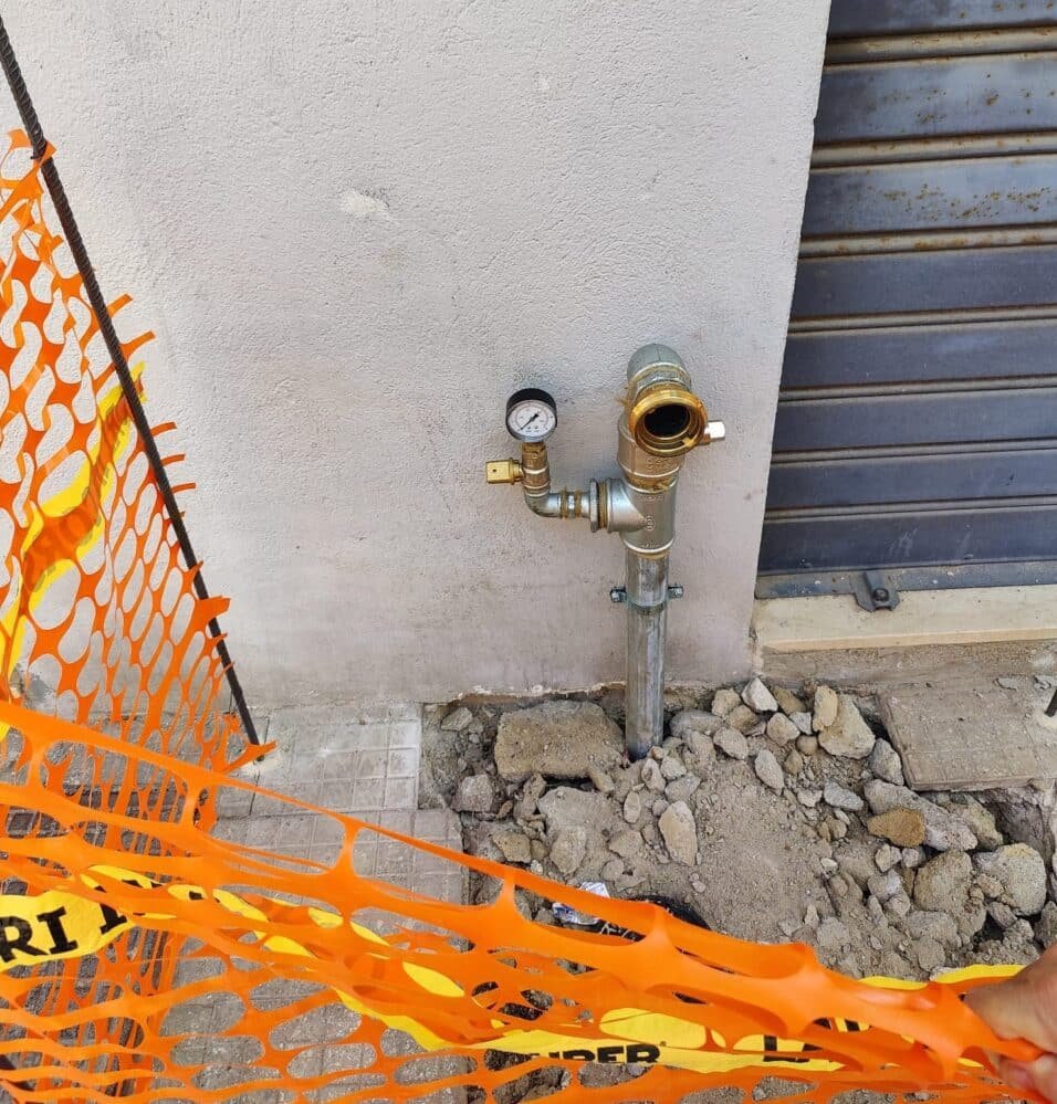 Crisi idrica Messina, Coletta "La mia soluzione per rifornire i piani alti con autobotte". Forse è il momento di iniziare a razionare? 1 tubature