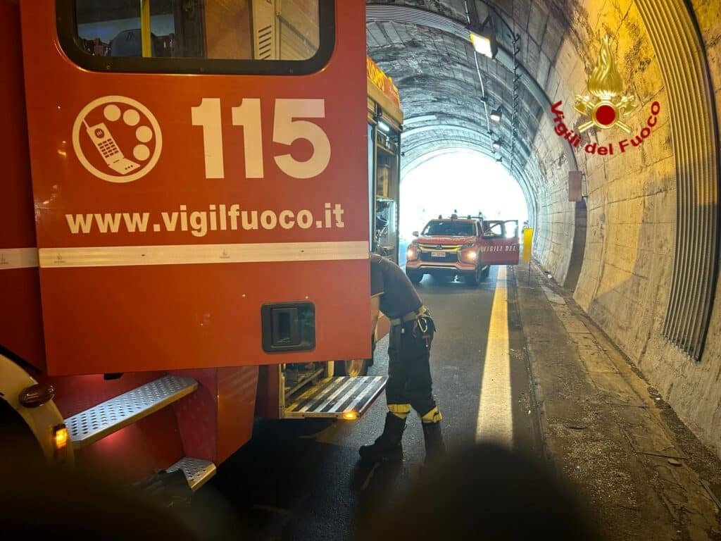 Incidente in A18 tra Giardini e Taormina. 4 vetture e 4 feriti 3 1000116983