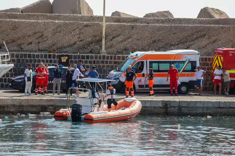 Naufragio Palermo: la piccola Sofia salvata in mare dalla mamma 1 5d9e9f73fecbd5e564a9c77f4391c8e6