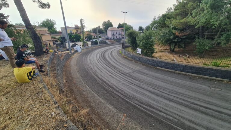 La 25ª Cronoscalata Giarre Montesalice Milo, rinviata per la cenere vulcanica, sarà recuperata l’8, 9 e 10 novembre.