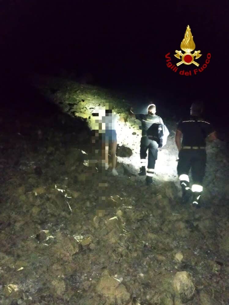 Eolie - Sale sul Vulcano e si sente male. 26enne soccorsa dai vigili del fuoco 1 IMG 20240824 WA0003