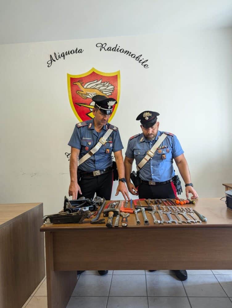 TAORMINA (ME): SORPRESI A RUBARE PARTI MECCANICHE E DI CARROZZERIA NEL DEPOSITO COMUNALE. ARRESTATI DAI CARABINIERI. 1 IMG 20240829 WA0004