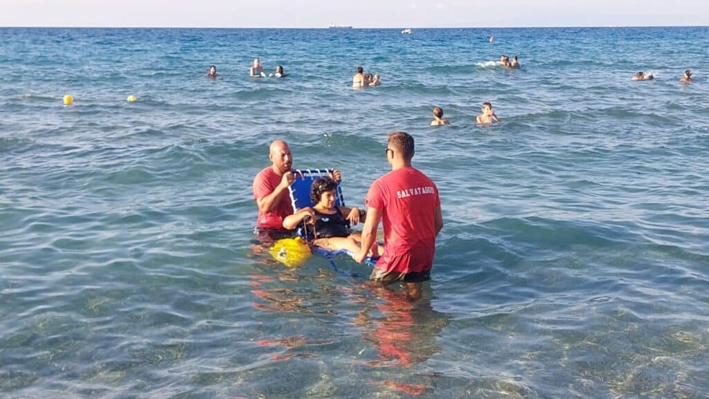 Messina, l’Associazione Nino Cucinotta consegna una seconda sedia JOB al Lido del Tirreno di Mortelle 2 Mortelle 2