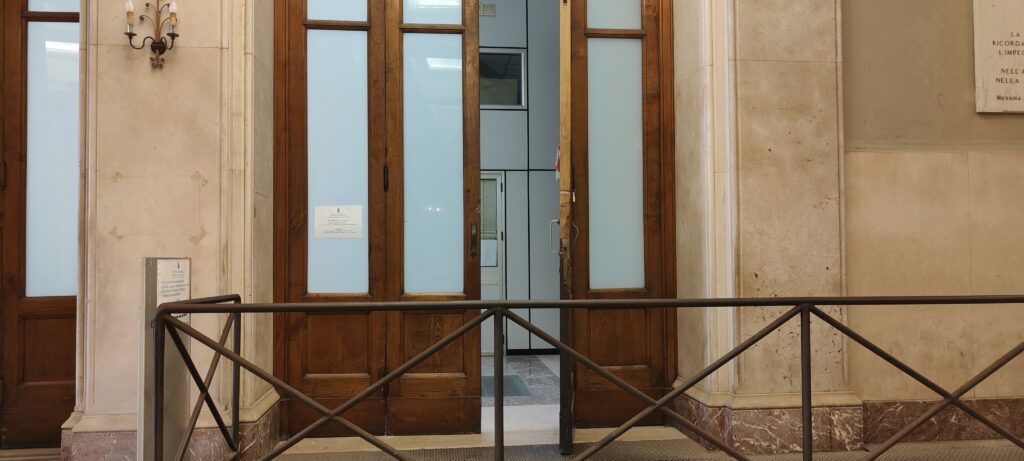 Comune di Messina: troppo caldo negli uffici, condizionatori non funzionanti e bagni senza acqua, né per i dipendenti né per il pubblico 2 anagrafe comune