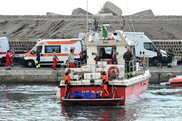 Naufragio Palermo, recuperato corpo di Mike Lynch: si cerca la figlia Hannah 2 bayesian recupero linch