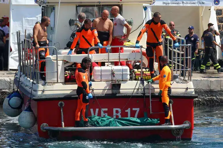 Ex comandante Bayesian, 'la nave oltre limiti operativi' 3 bayesian soccorsi