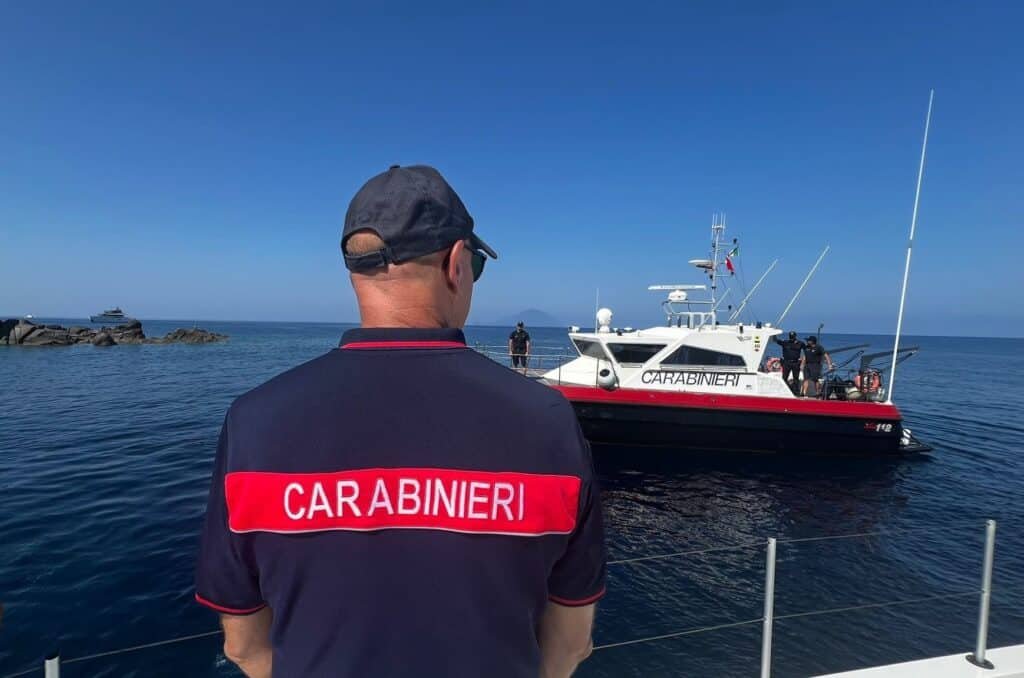 Milazzo - nell’arcipelago Eoliano 8 persone denunciate e 11 assuntori di droghe segnalati. 2 carabinieri mare