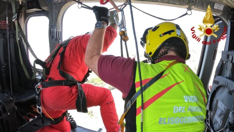 Elicottero dei Vigili del Fuoco soccorre operaio della Forestale a Piazza Armerina