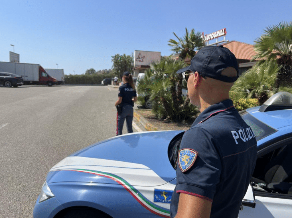 INSEGUIMENTO IN A18. LA POLSTRADA DENUNCIA TRE PREGIUDICATI 2 image 1