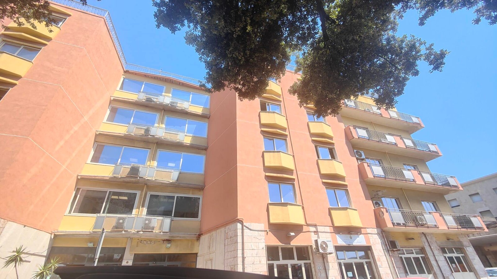 Palazzo satellite