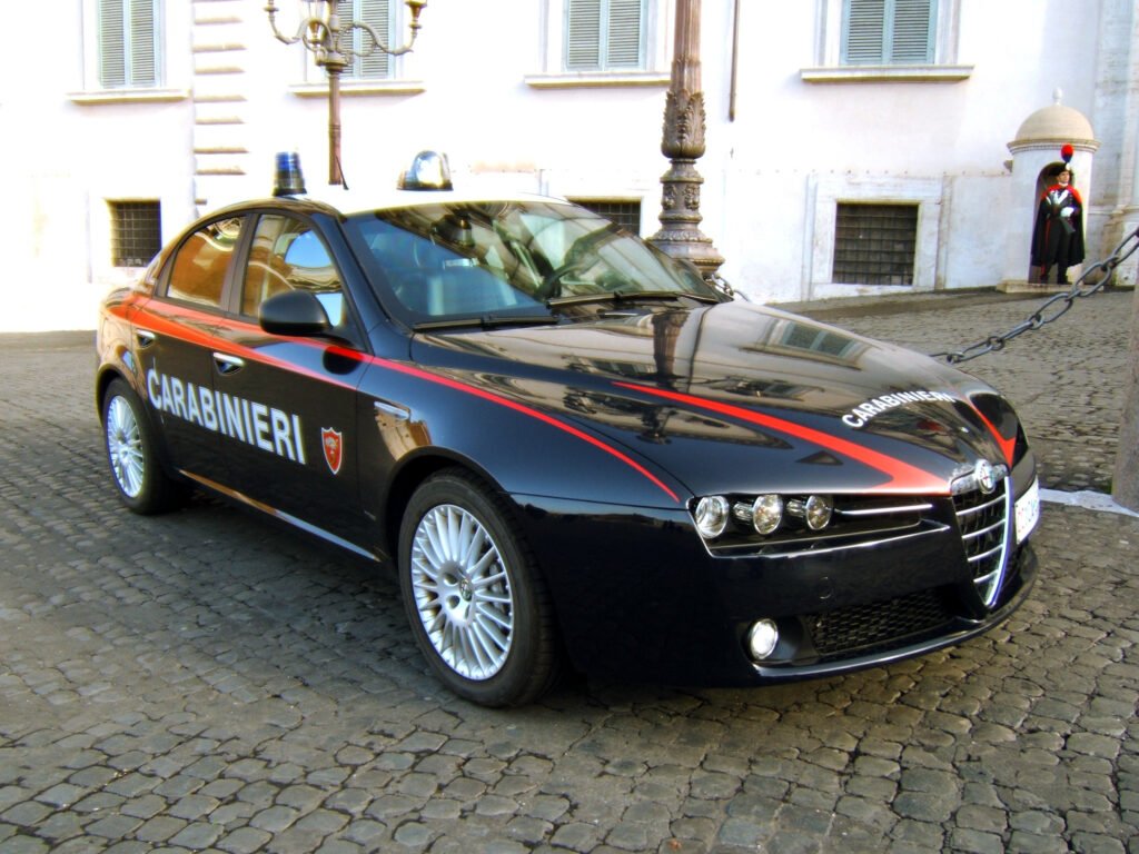 In ospedale prese a pugni la moglie infermiera, arrestato 2 Alfa Romeo159 Carabinieri di Roma 1