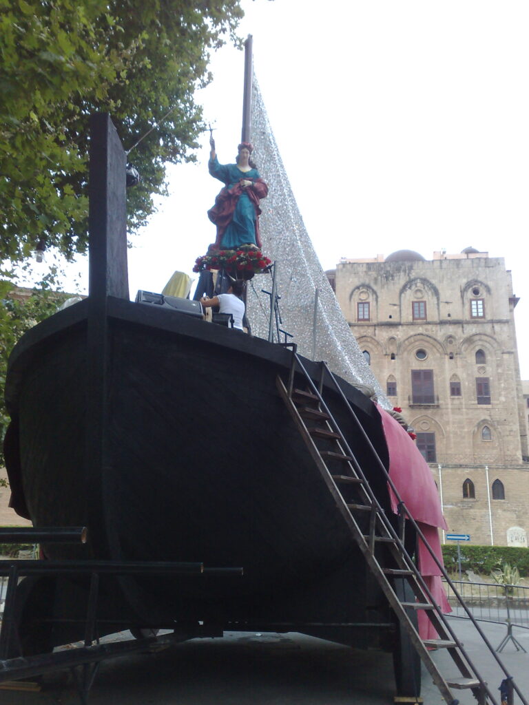 A Palermo nel quartiere Sperone arriva il “Carro trionfale di Santa Rosalia” di Kounellis abbandonato dal 2007 a Villa Giulia 2 Carro Kounellis Comera nel 2007