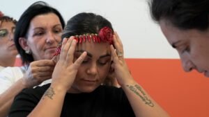 Laboratorio 400 coroncine 02 Foto VediPalermo 1