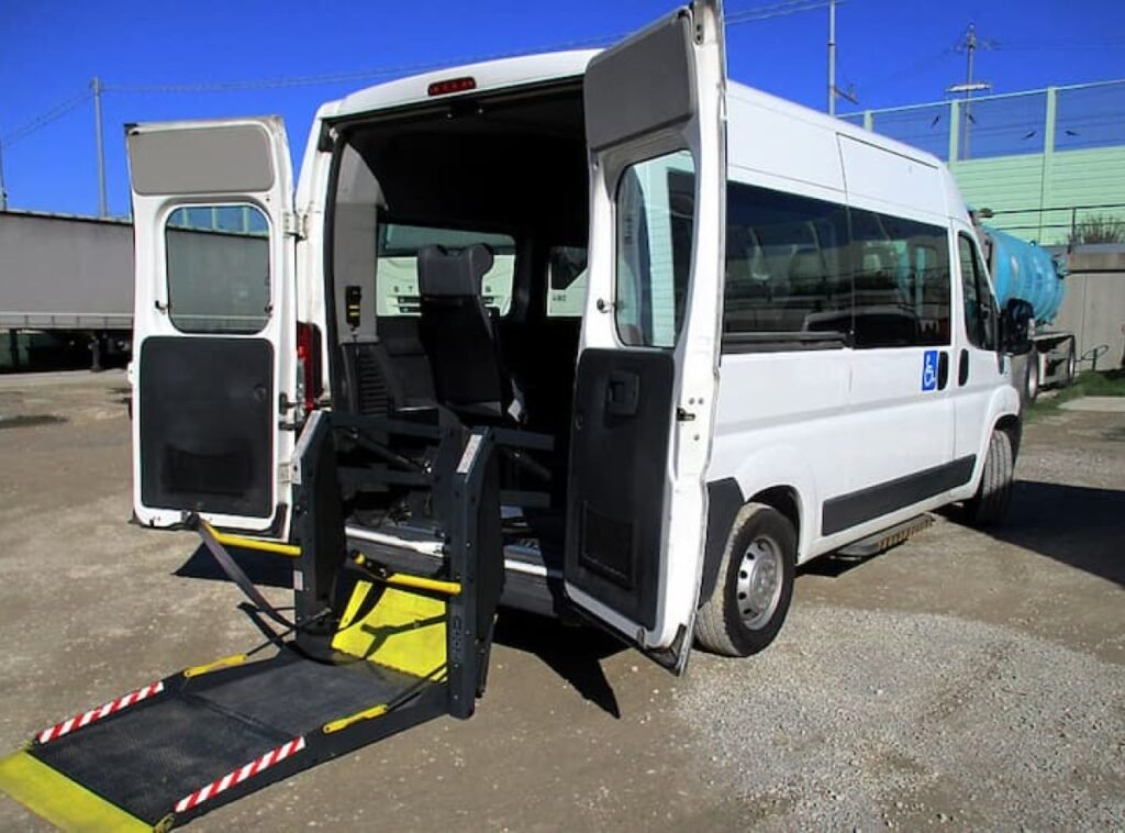 Trasporto disabili, appalto in ritardo, servizio per 20 su 276. Il sindacato FIADEL tace. 2 Pulmino per trasporto disabili 308682f2dcbe1a99bd85f14bc1e1f340