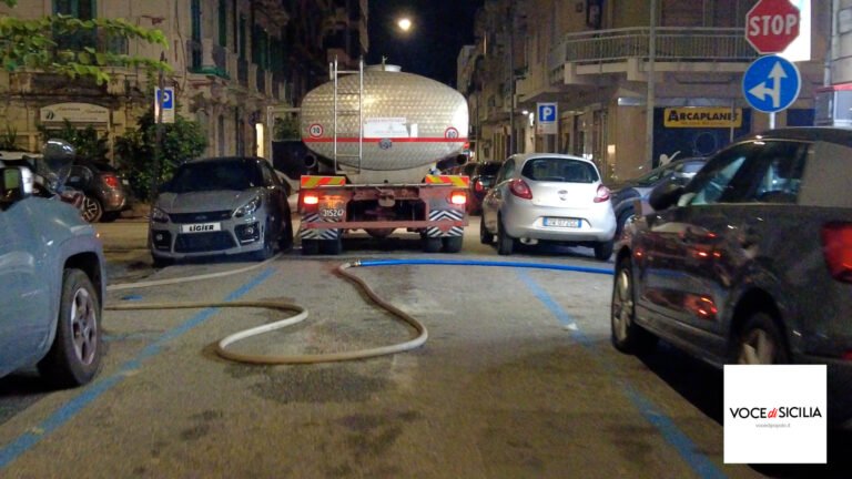 VIDEO - Messina, crisi idrica finita? Pizzeria senz'acqua di sabato. Autobotte dopo quasi 3 ore