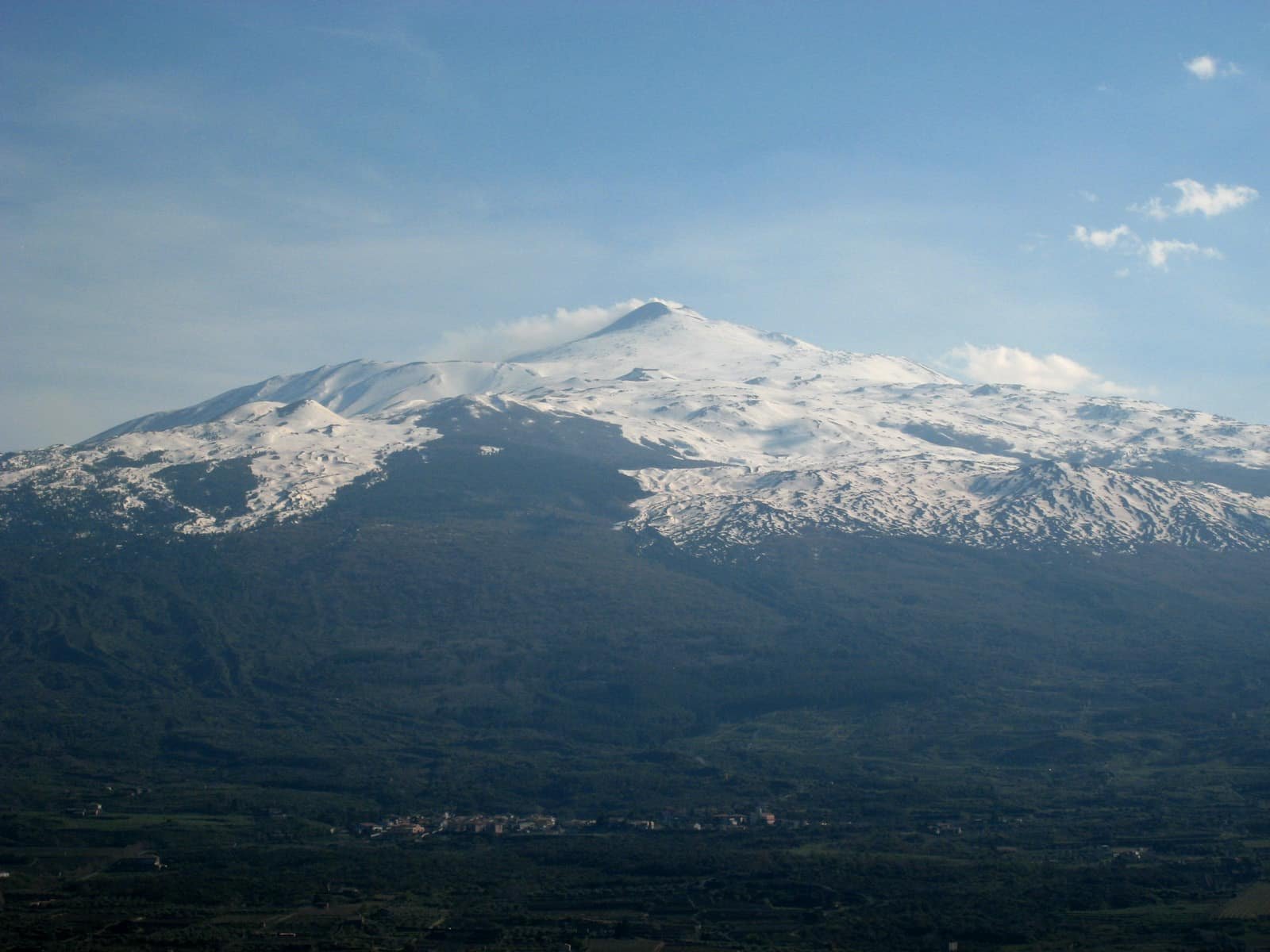 Amministrative, a Mojo Alcantara dopo il commissariamento si torna alle urne il 17 e 18 novembre. 39 Village of Mojo Alcantara and Etna seen from Monte Mojo. panoramio