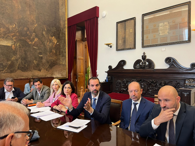 AMAM - Crisi idrica e dispersione della rete.. potabilità incerta. Donato deve pagare per tutti? 2 conferenza amam 1