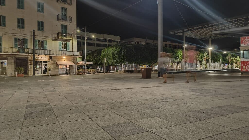 Coltellate a piazza Cairoli, due feriti non gravi 2 piazza cairoli 4