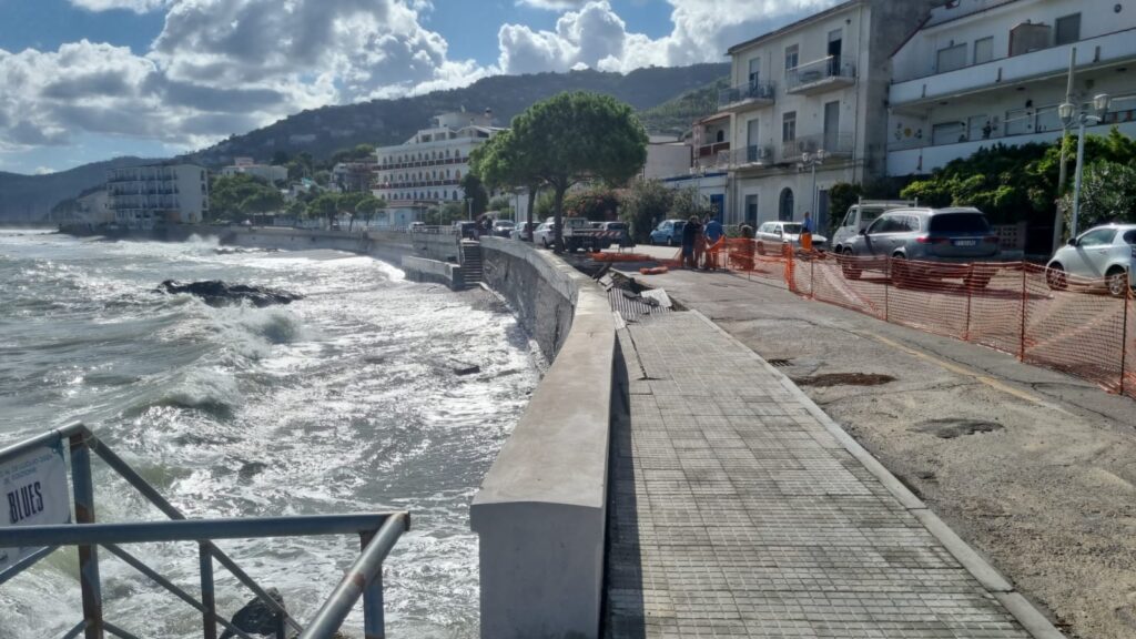 Capo d'Orlando (Me) - Richiesta di Conferenza dei Capogruppo: Crolla un altro pezzo di marciapiede nella frazione San Gregorio 2 san gregorio 1