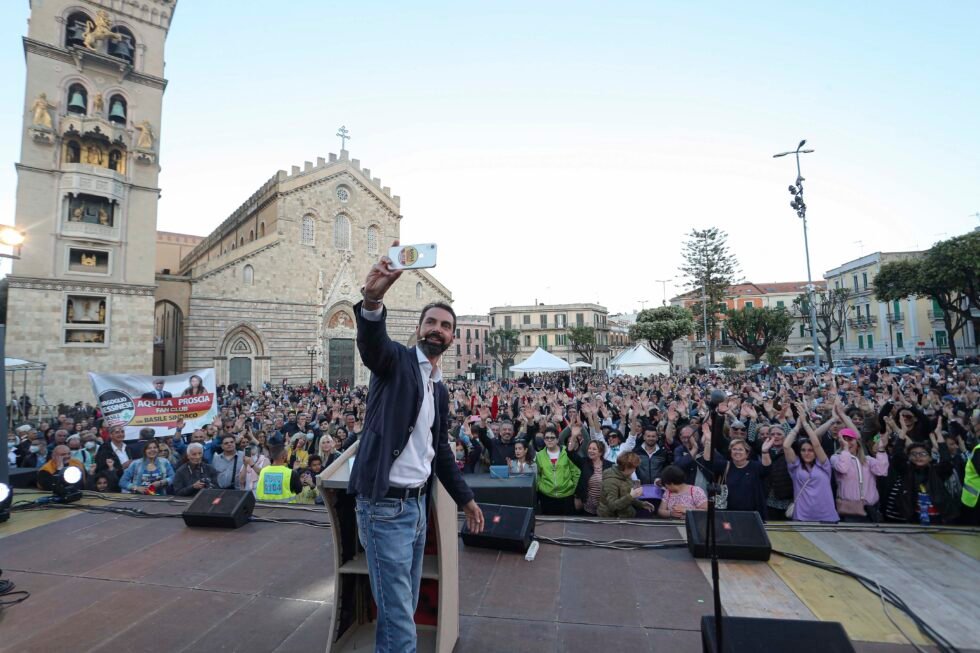 Messina Capitale del Divertimento? Una bufala di fine estate? Servita calda dalla propaganda 1 selfie basile