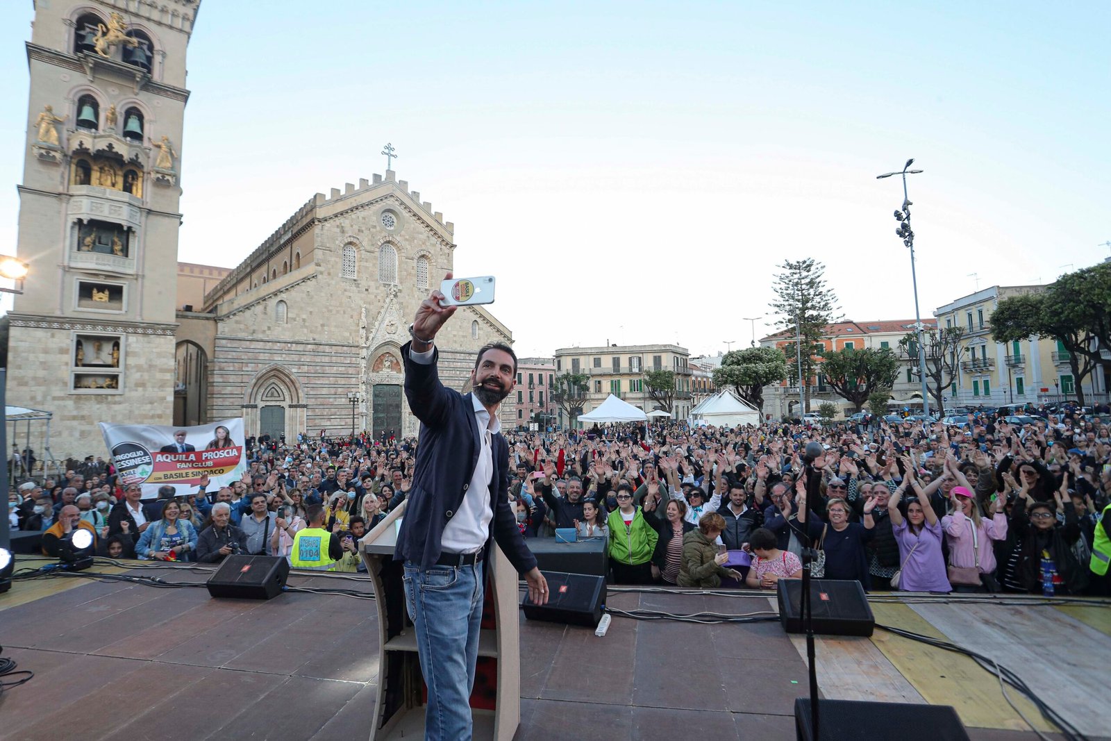 selfie basile scaled