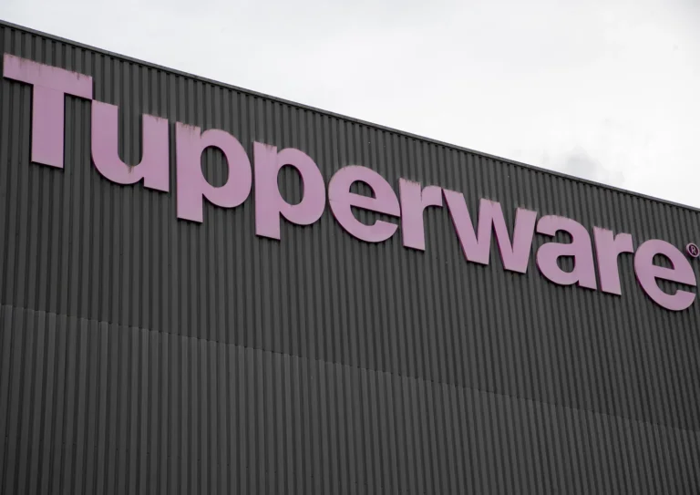 Tupperware dichiara il fallimento