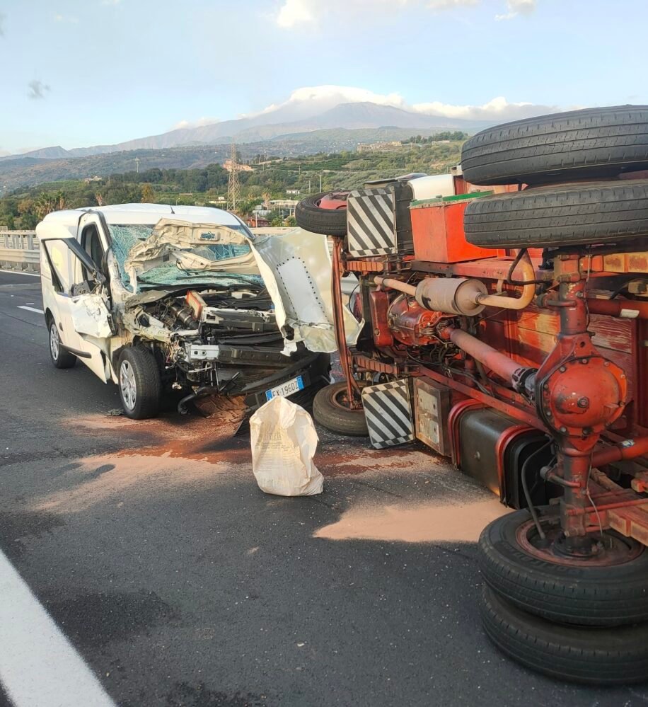 A18 - Incidente stradale mortale. Morto Matteo Urzí 1 1000147496