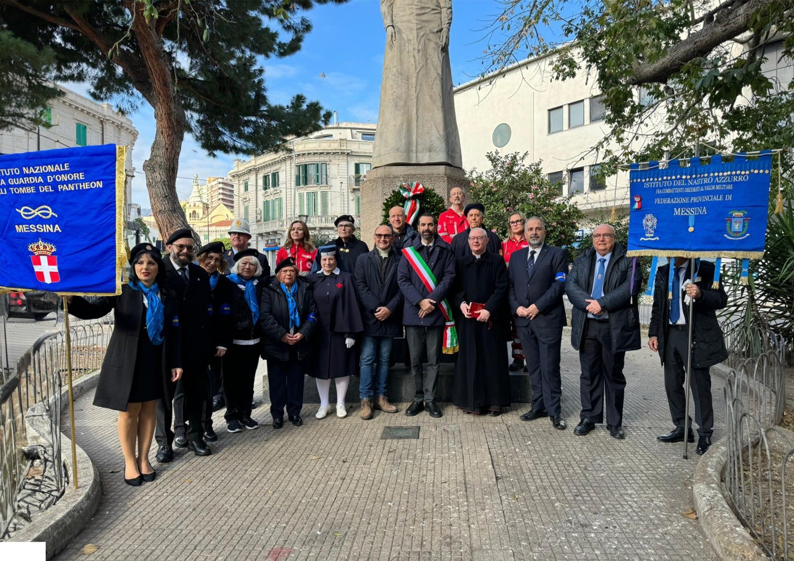 Commemorazione 115° anniversario del terremoto. Deposizione di una corona di alloro alla statua di S.M. Elena di Savoia 5 6b9f145e 64d1 4259 8e80 ff4d5f7b1a36