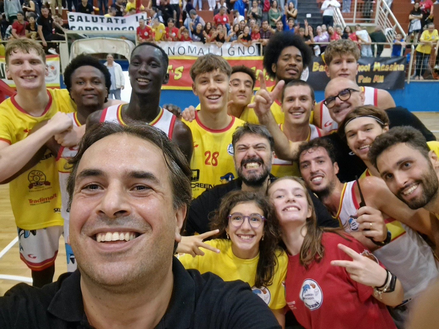 Basket School Messina Barcellona 4.0 Il consueto selfie di fine partita