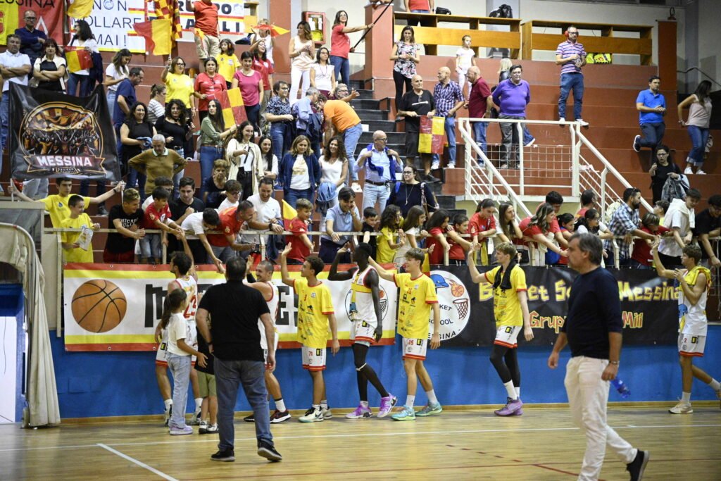 BASKET SCHOOL MESSINA-VIRTUS MATERA 72-62. CRONACA E TABELLINO 3 Basket School Messina Virtus Matera La festa con il pubblico
